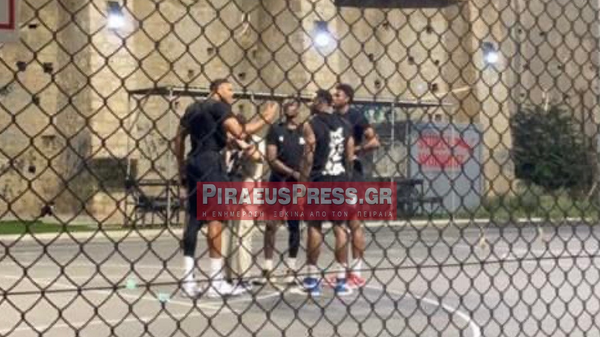 Γιάννης Αντετοκούνμπο: Οι «Antetokounbros» έπαιξαν street μπάσκετ στον Πειραιά