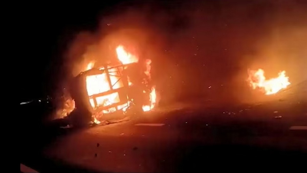 Ινδία: Τουλάχιστον 25 νεκροί έπειτα από πυρκαγιά σε λεωφορείο