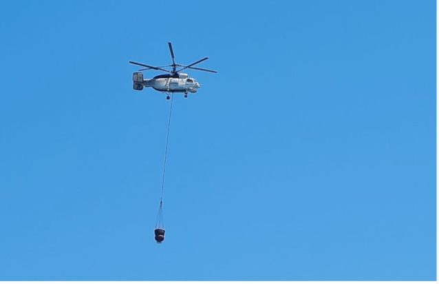 Φωτιά στην Καστοριά- Ρίψεις νερού από ελικόπτερο