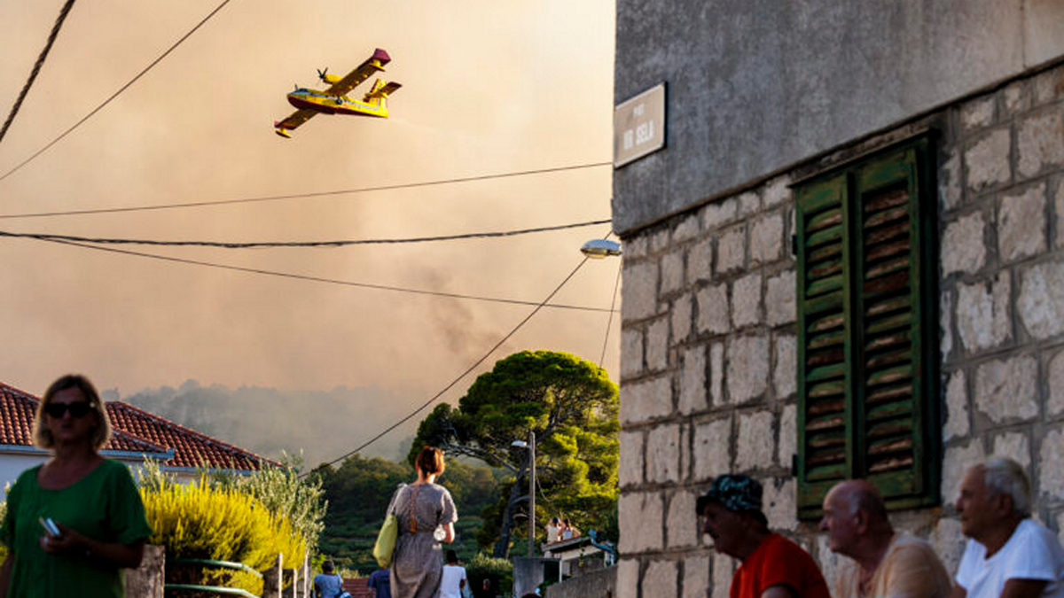 Κροατία: Μεγάλη κινητοποίηση της Πυροσβεστικής για την φωτιά στο νησί Τσιόβο