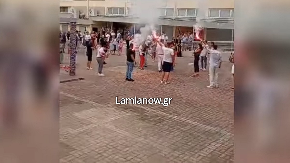 Λαμία: Από φοιτητής… γαμπρός – Πρόταση γάμου στην τελετή αποφοίτησης του Πανεπιστημίου – BINTEO