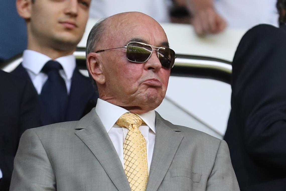 Τζο Λιούις: Παραδόθηκε ο πάμπλουτος ιδιοκτήτης της Τότεναμ – Απειλείται με 25 χρόνια φυλάκιση