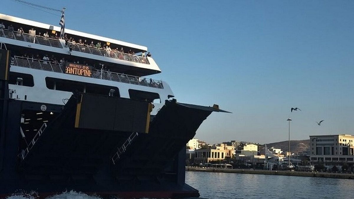 Μηχανική βλάβη σε πλοίο που εκτελούσε δρομολόγιο από το λιμάνι του Ηρακλείου προς Πειραιά