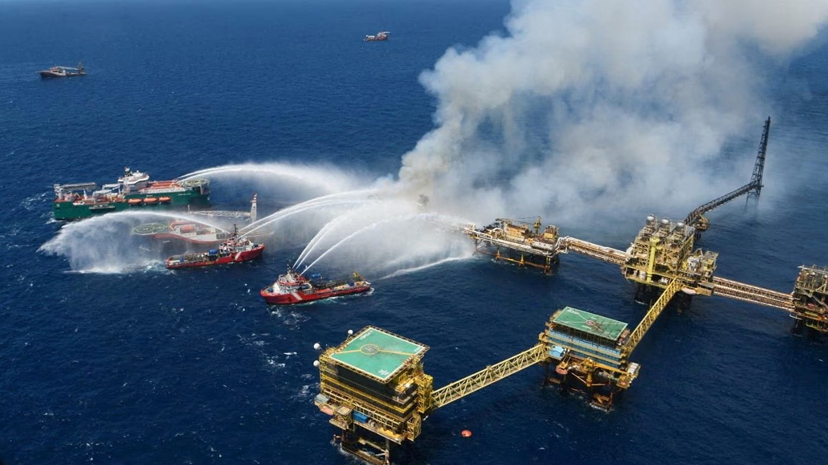 Μεξικό: Δύο νεκροί έπειτα από φωτιά σε θαλάσσια εξέδρα άντλησης πετρελαίου