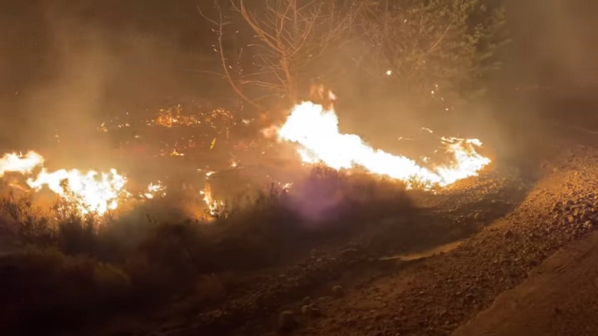 Φωτιά στη Ρόδο: Συγκλονίζει η αυταπάρνηση πυροσβεστών και εθελοντών – «Η βραδιά είναι πολύ δύσκολη» – ΒΙΝΤΕΟ