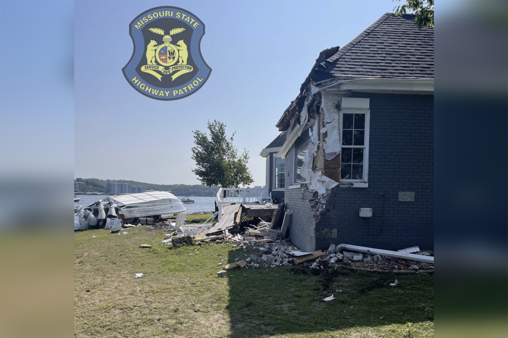 ΗΠΑ: Σκάφος έπεσε πάνω σε σπίτι – Εκτινάχθηκαν οι επιβάτες