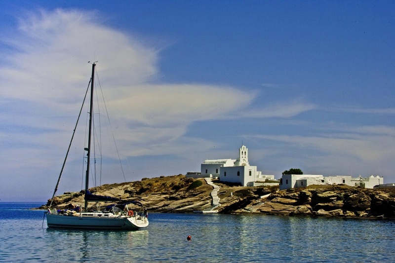 Σίφνος: Ένα νησί φυσικής ομορφιάς και παραδοσιακής γοητείας