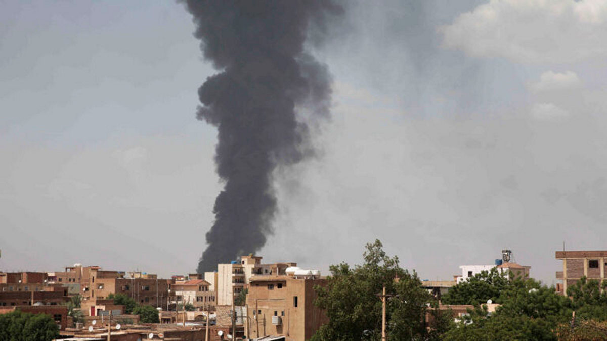 Πόλεμος στο Σουδάν: Αεροπορικά πλήγματα στο Χαρτούμ – Μάχες στο Νταρφούρ