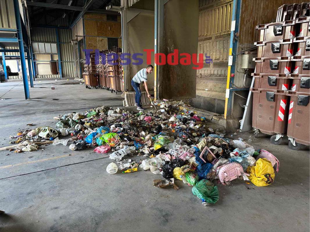 Θεσσαλονίκη: Πέταξε κατά λάθος σακούλα με χρυσαφικά