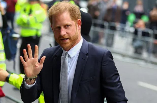 Χάρι εναντίον Μέρντοχ: Μισή νίκη για τον πρίγκιπα – Νέα δίκη τον Ιανουάριο για παράνομη συλλογή πληροφοριών