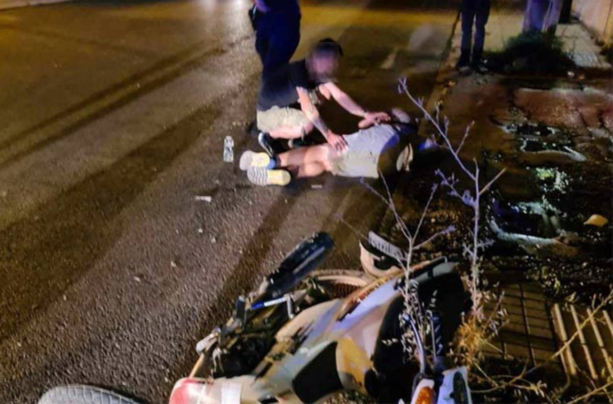 Αχαρνές: Αυτοκίνητο συγκρούστηκε με μηχανή – Τραυματίστηκε ο οδηγός του δικύκλου – ΦΩΤΟ