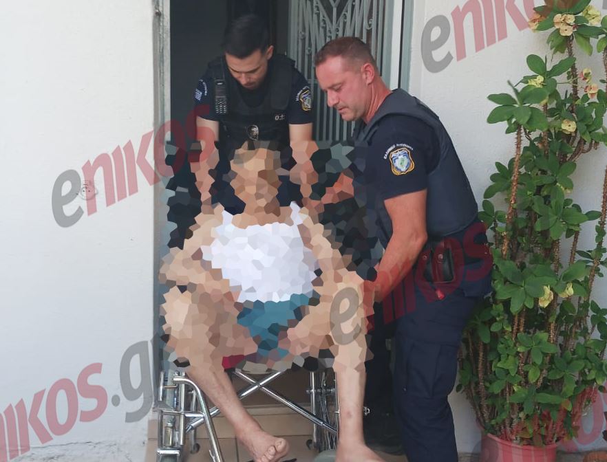 Άγιος Δημήτριος: Αστυνομικοί βοήθησαν ηλικιωμένο σε αμαξίδιο που αισθάνθηκε αδιαθεσία