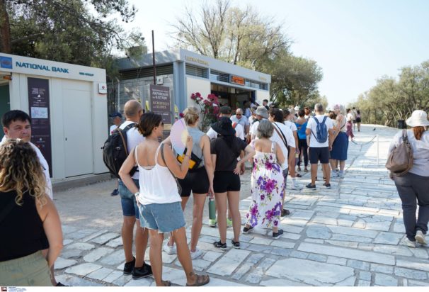 Ακρόπολη καύσωνας τουρίστες