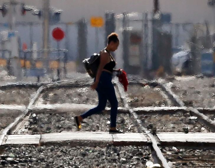 Καύσωνας στην Αριζόνα: Η καυτή άσφαλτος λιώνει και τα παπούτσια  – Παθαίνουν εγκαύματα όσοι την αγγίζουν