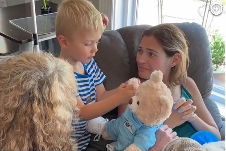 Πέθανε η 30χρονη μητέρα που έδινε μάχη με τον καρκίνο – Τα βίντεο στο TikTok που ράγισαν καρδιές