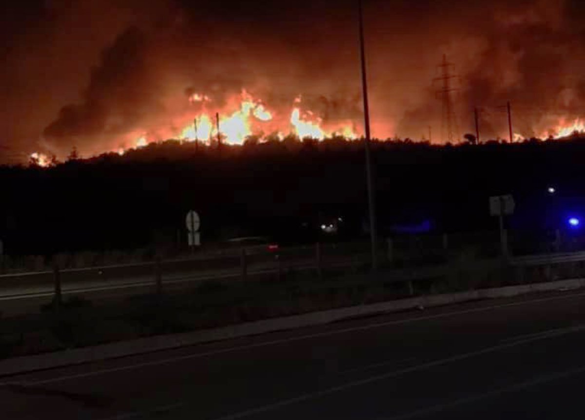 Κλειστή η εθνική οδός Αθηνών-Κορίνθου και στα δύο ρεύματα κυκλοφορίας