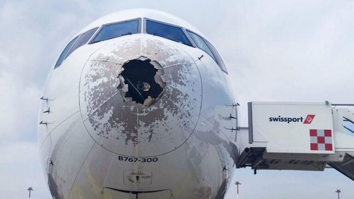 Μιλάνο: Χαλαζόπτωση «γάζωσε» Boeing – Έκανε αναγκαστική προσγείωση στη Ρώμη