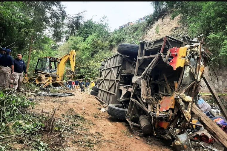 Μεξικό: Στους 29 οι νεκροί από την πτώση λεωφορείου σε γκρεμό