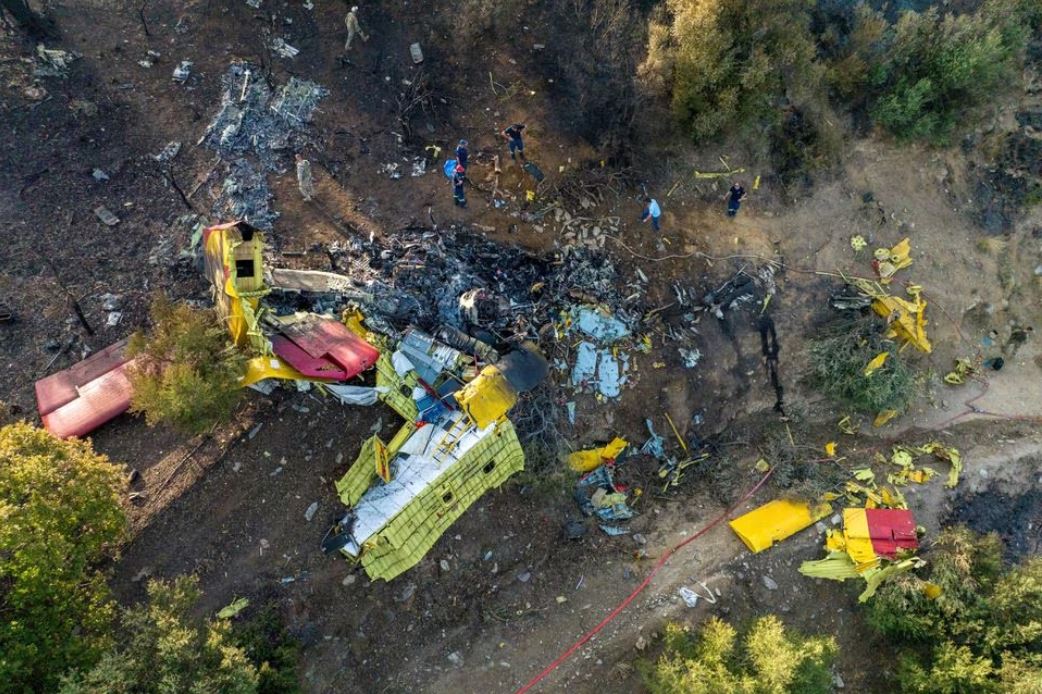 Reuters: Συγκλονίζει η φωτογραφία από το Canadair που συνετρίβη στην Κάρυστο