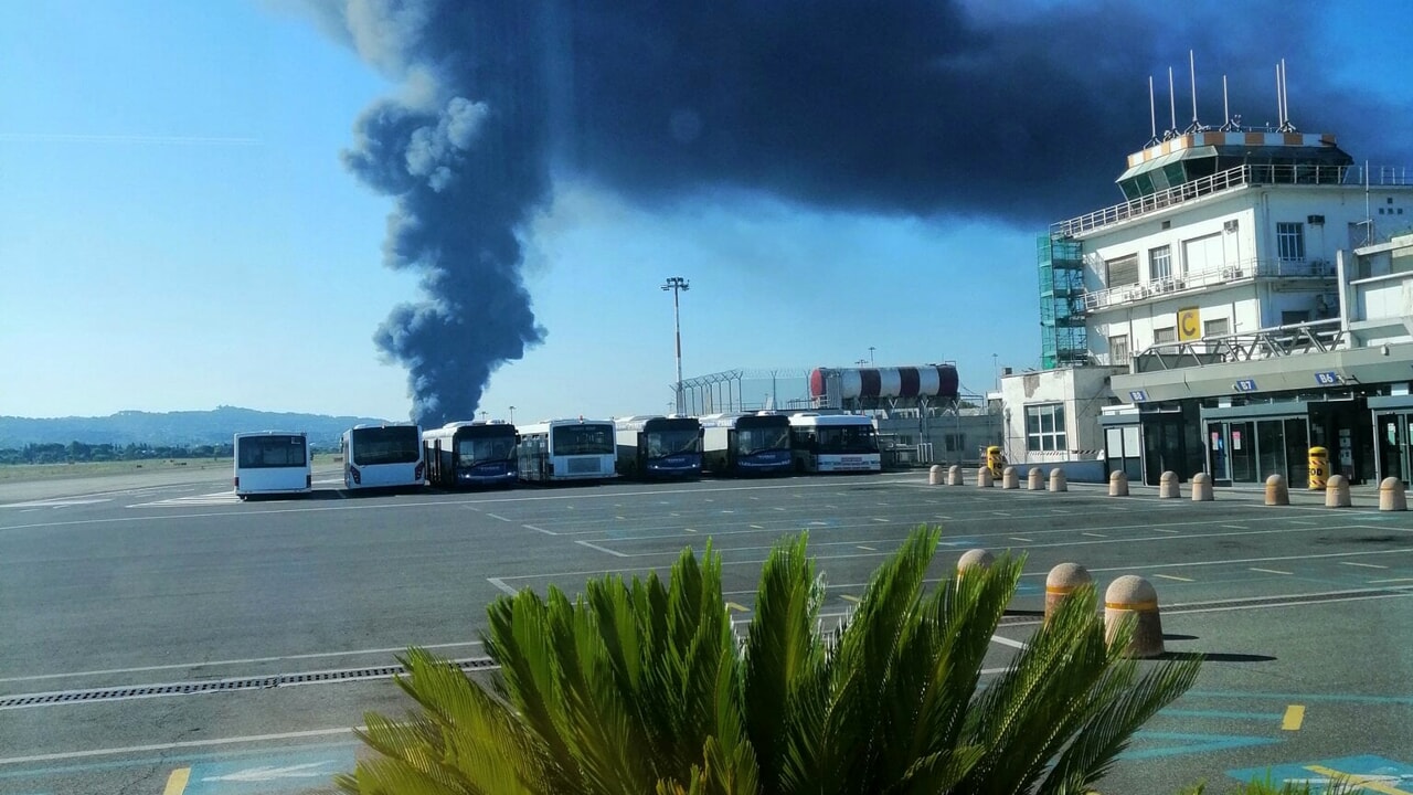 Ιταλία: Φωτιά σε χώρο ταφής απορριμμάτων, στο δεύτερο αεροδρόμιο της Ρώμης