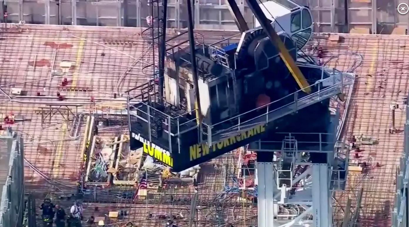 Τρόμος στην Νέα Υόρκη: Γερανός έπιασε φωτιά και κατέρρευσε – Τουλάχιστον έξι τραυματίες