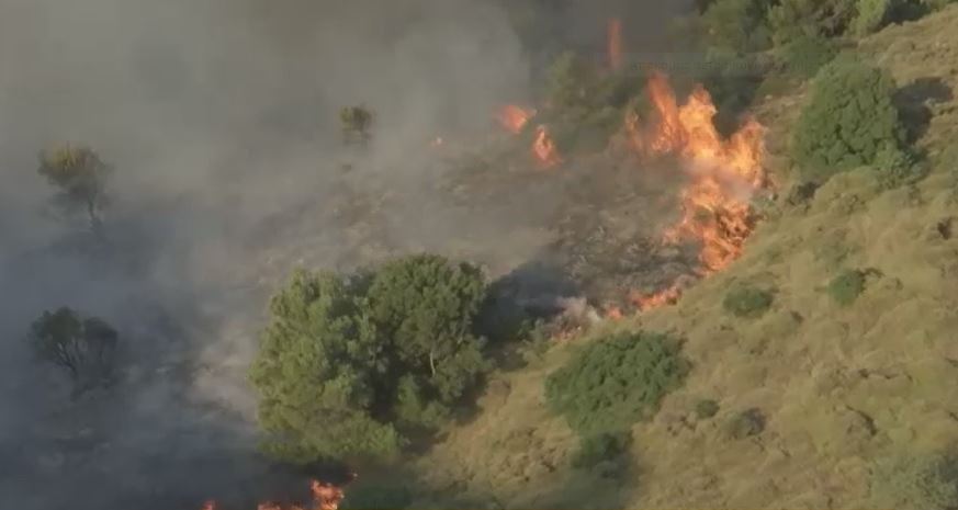 Φωτιά στα Δερβενοχώρια: Νέο μήνυμα από το 112