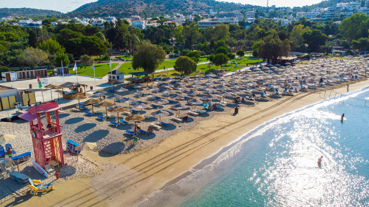 Καύσωνας «Κλέων»: Παρατείνεται το ωράριο λειτουργίας της Ακτής Βουλιαγμένης