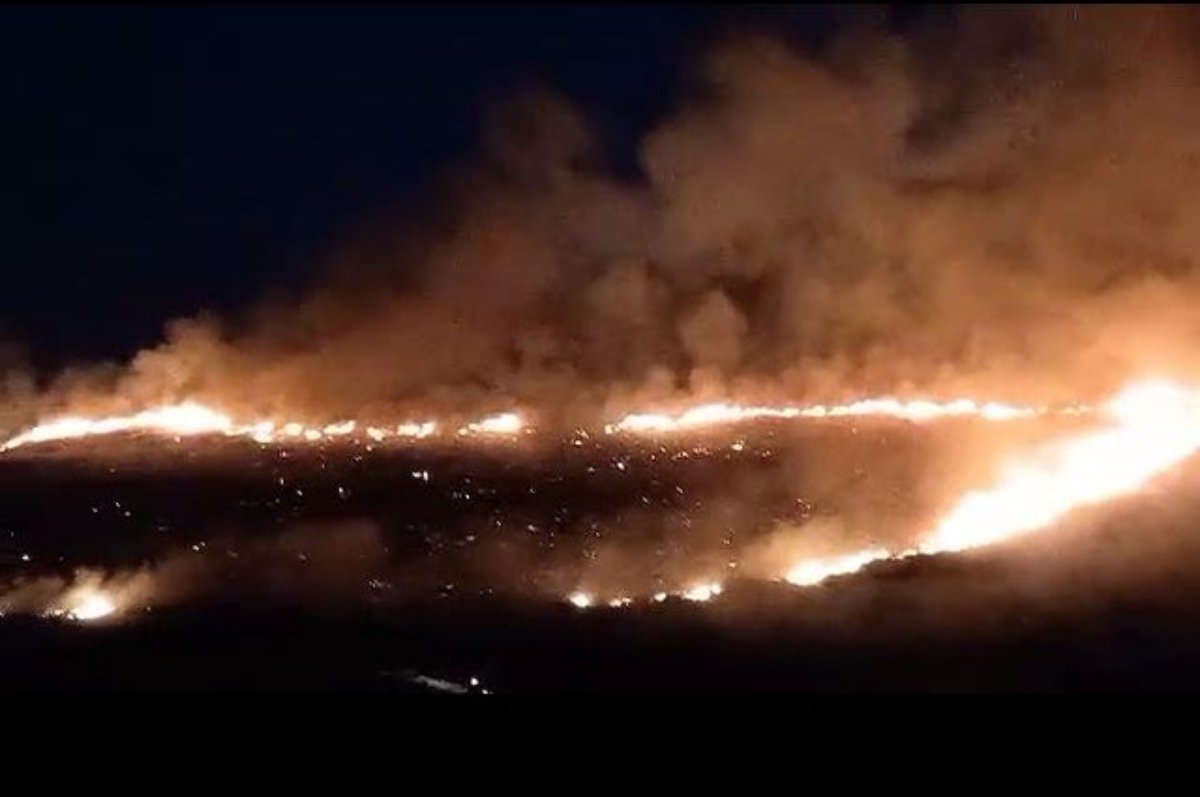 Φωτιά στην Κάρυστο: Μήνυμα του 112 για εκκένωση των περιοχών Λιβάδι και Καστρί