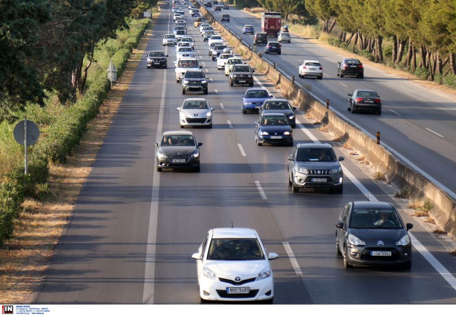 Κορυφώνεται η έξοδος των εκδρομέων για τα Χριστούγεννα: Τουλάχιστον 53.000 αυτοκίνητα έφυγαν από την Αττική – Γεμάτα τα λεωφορεία