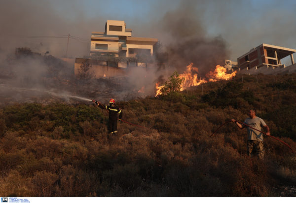 Φωτιά στον Κουβαρά