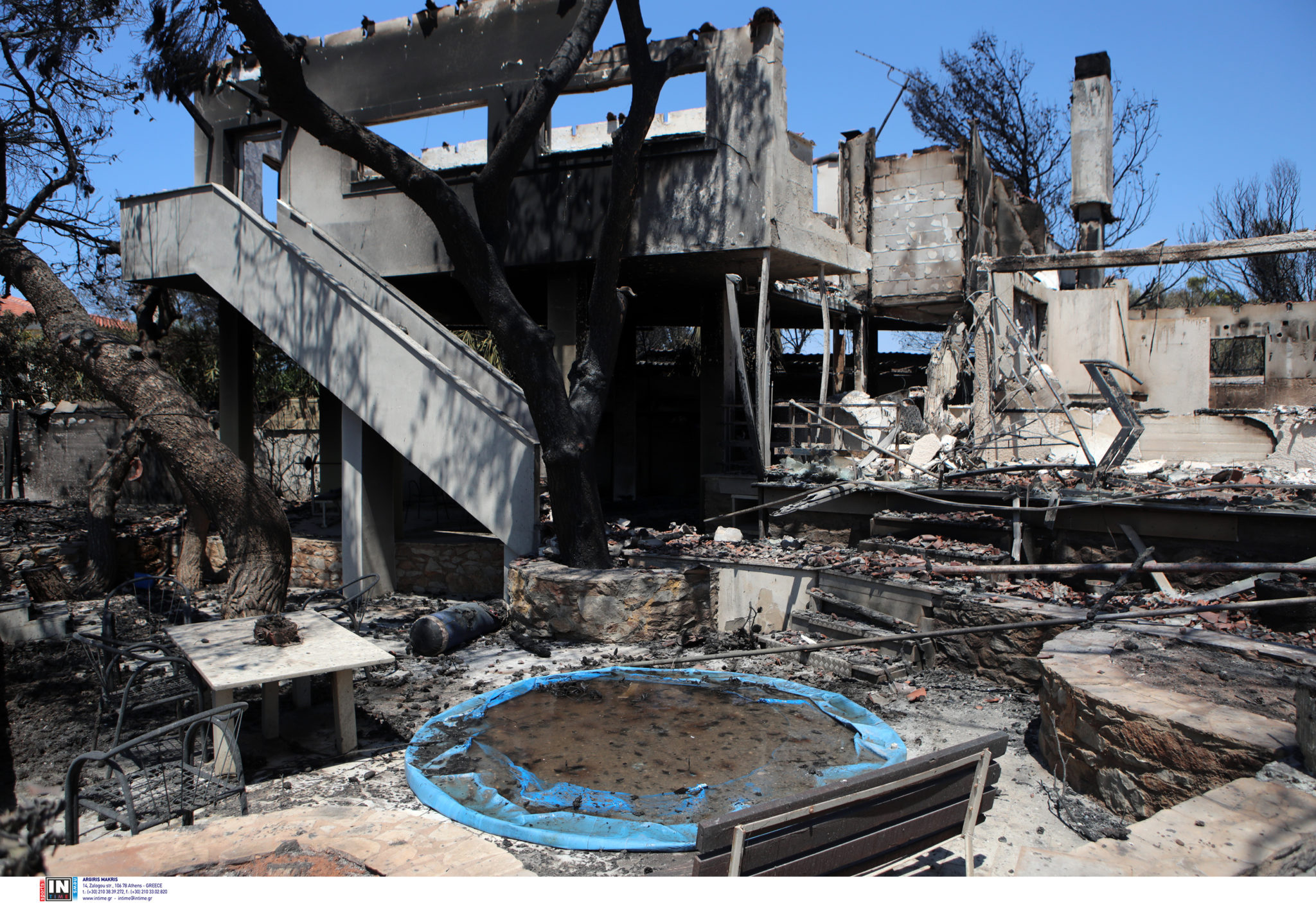 Καμένα σπίτια στην Ανατολική Αττική