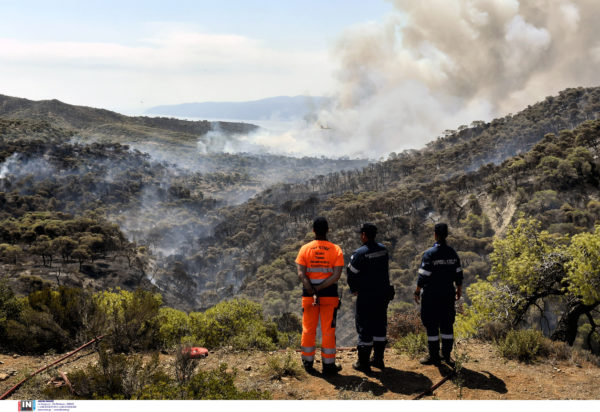 φωτιά Λουτράκι
