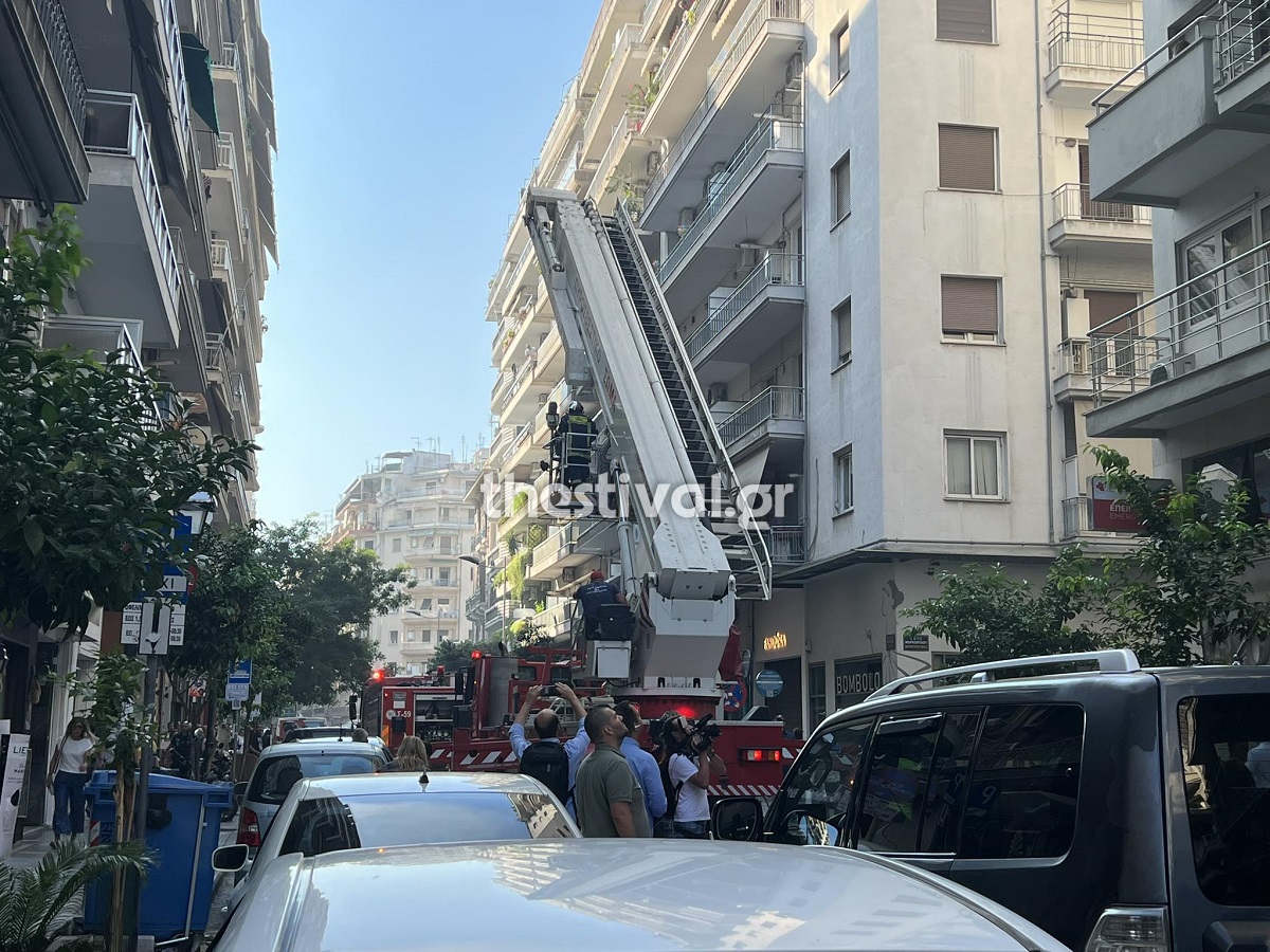 Θεσσαλονίκη: Μεγάλη επιχείρηση της Πυροσβεστικής για φωτιά σε ιδιωτική κλινική – Απομακρύνονται ασθενείς – ΦΩΤΟ-ΒΙΝΤΕΟ