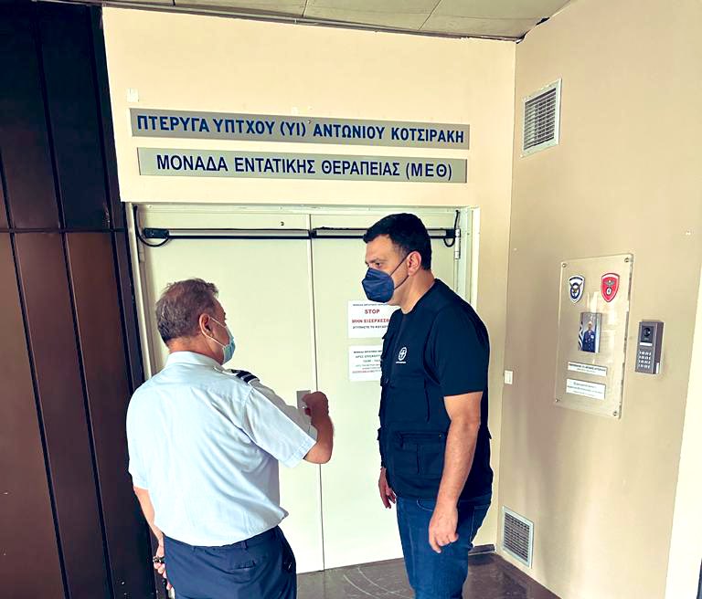 Φωτιές: Πυροσβέστης έπαθε έμφραγμα – Επίσκεψη Κικίλια στο νοσοκομείο