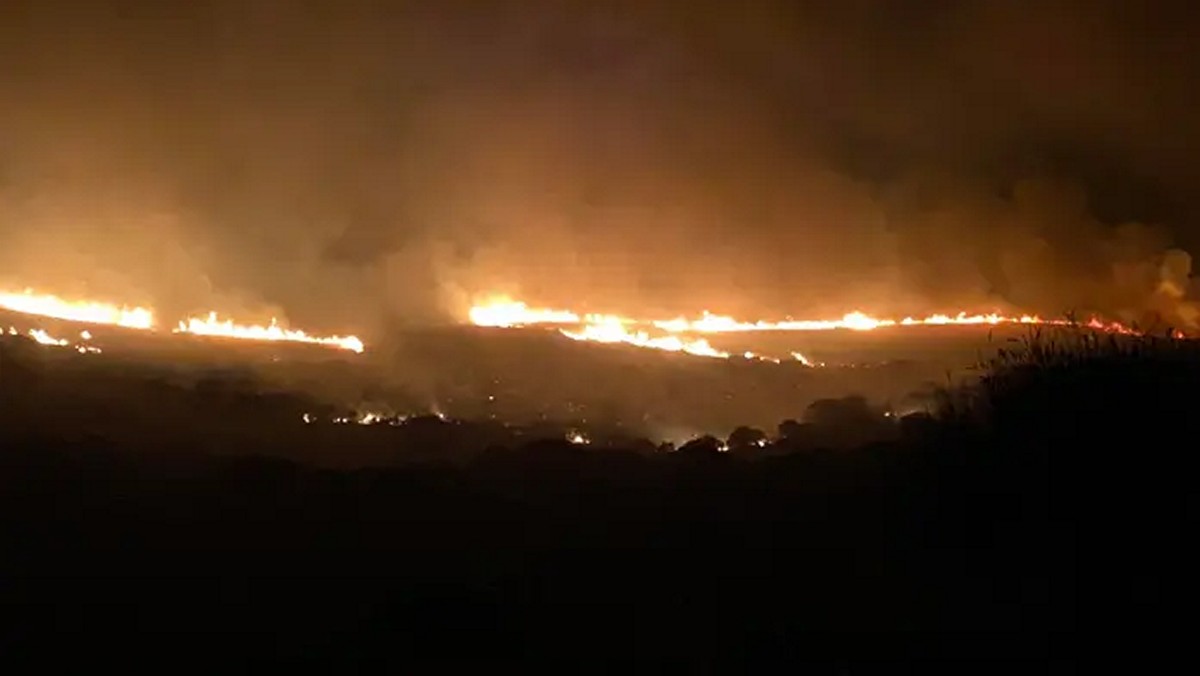 Νάξος: Δύσκολη νύχτα στο πύρινο μέτωπο της Κεραμωτής – «Μάχη» για να μην επεκταθεί