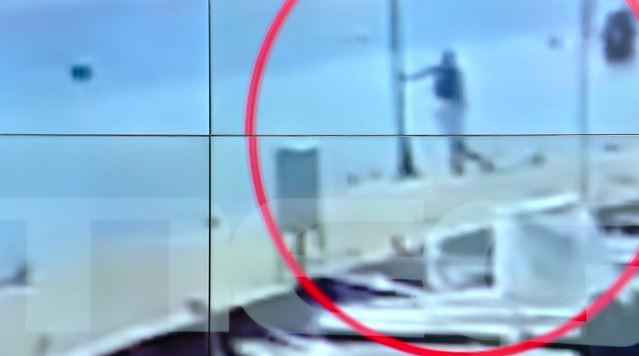 Διπλή τραγωδία στην Φθιώτιδα: Η στιγμή που ο 56χρονος βουτά στη θάλασσα για να σώσει την γυναίκα – ΒΙΝΤΕΟ ντοκουμέντο