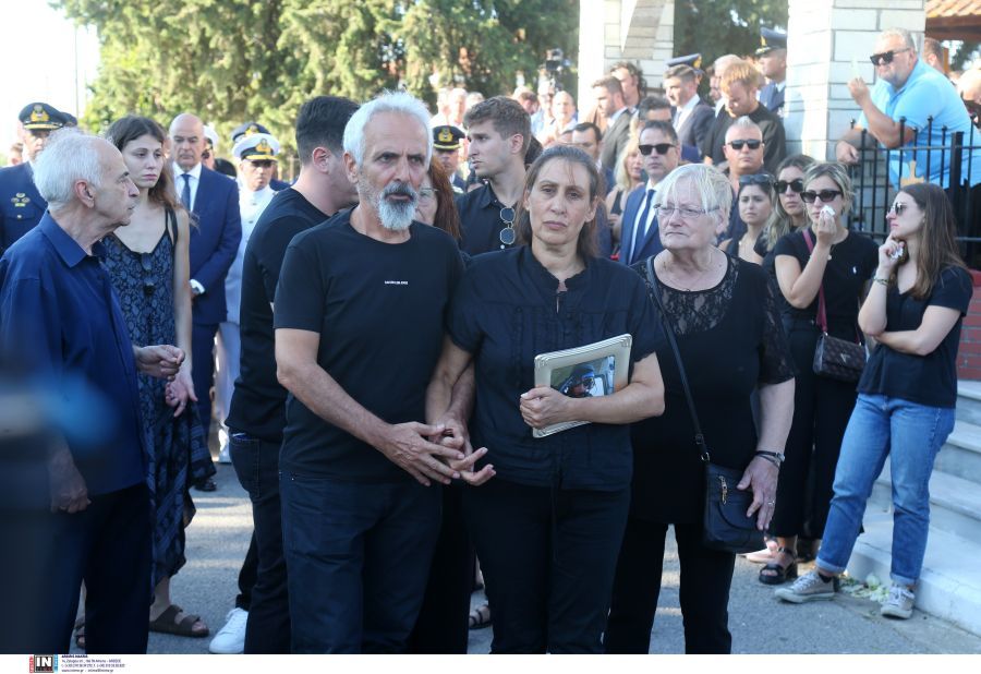 Το τελευταίο αντίο στον ήρωα Περικλή Στεφανίδη που σκοτώθηκε στην πτώση του Canadair – «Αθάνατος»