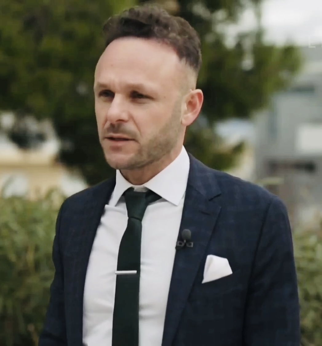 Ο δικηγόρος, Αντώνης Καραγιάννης