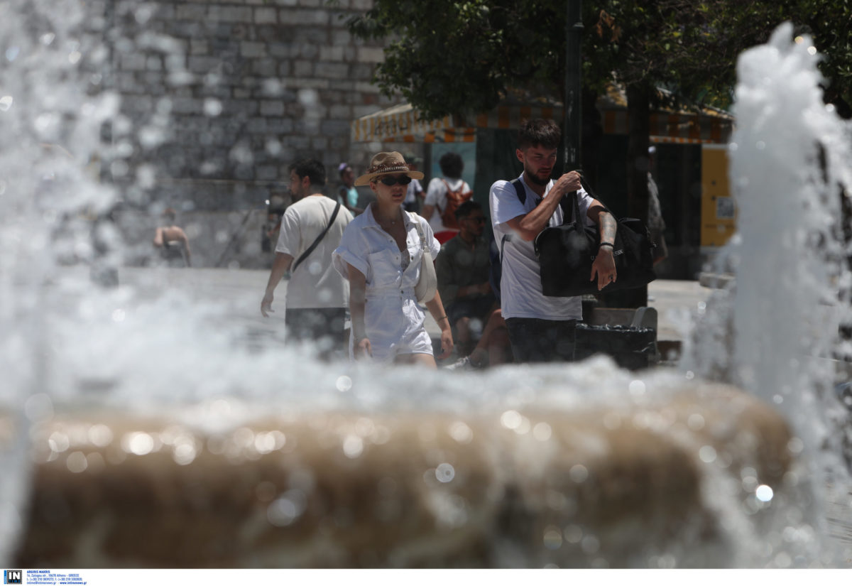 Καιρός: «Ανάσα» με μικρή πτώση της θερμοκρασίας – Πότε αναμένεται το τρίτο κύμα καύσωνα με 44άρια