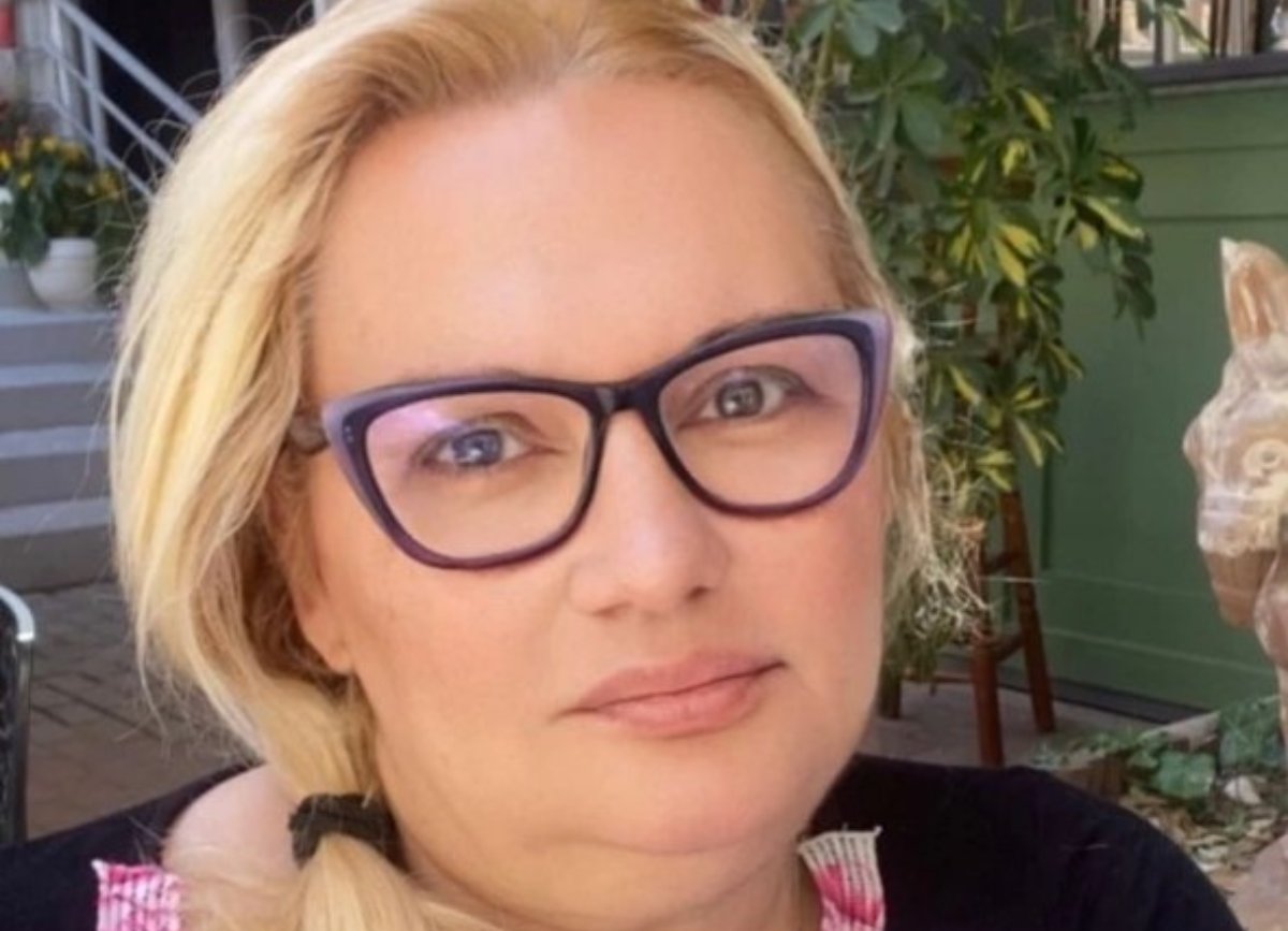 Καίτη Φίνου: Η απάντηση μετά τις αντιδράσεις για την ανάρτησή της για την τρανς Μις Ολλανδία