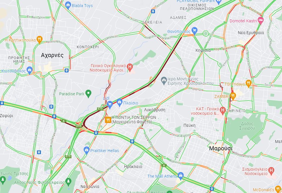 Κίνηση: «Κόλαση» ο Κηφισός – Άνοιξε η πόρτα φορτηγού και έπεσαν κρέατα στον δρόμο