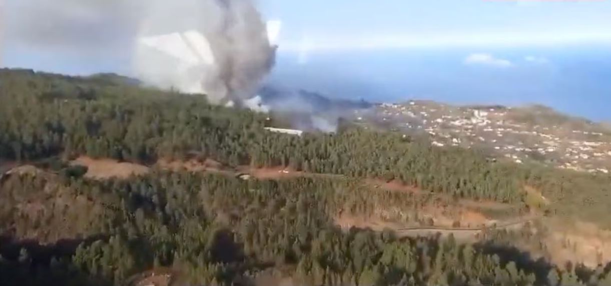 Ισπανία: Κόλαση φωτιάς στην La Palma – Εκκενώνονται περιοχές