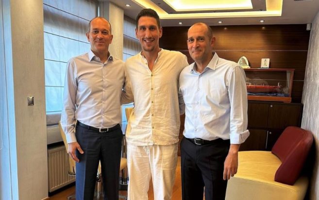 Γιαννούλης Λαρεντζάκης