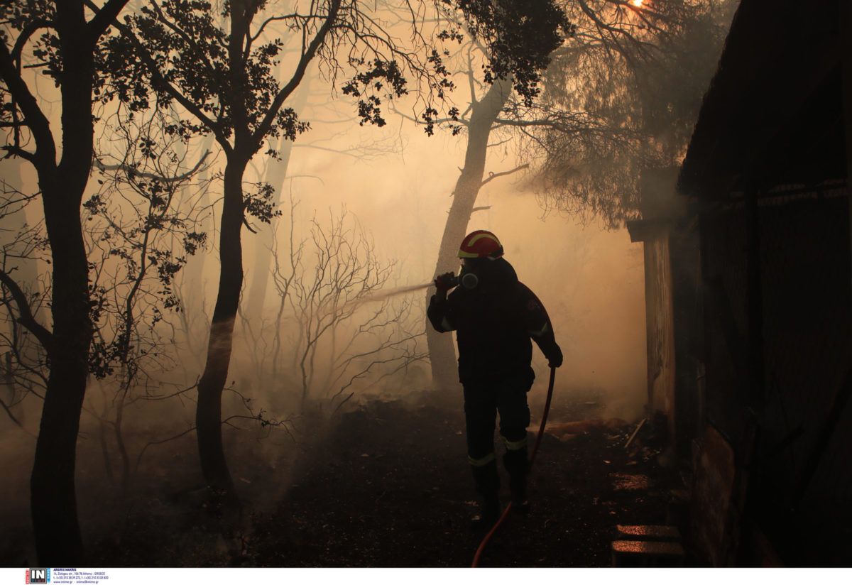 Φωτιά στην Μάνδρα: Μήνυμα του 112 για εκκένωση του οικισμού Κιάφα προς Μάνδρα – Ελευσίνα