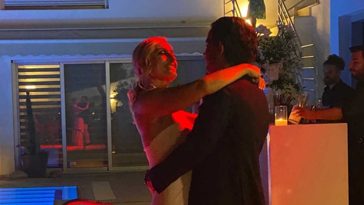 Ελεονώρα Μελέτη – Θοδωρής Μαροσούλης: Παντρεύτηκαν με θρησκευτικό γάμο και βάπτισαν την κόρη τους – ΦΩΤΟ-ΒΙΝΤΕΟ