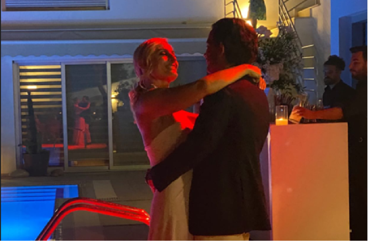 Ελεονώρα Μελέτη – Θοδωρής Μαροσούλης: Το ξέφρενο πάρτι και ο πρώτος χορός του ζευγαριού