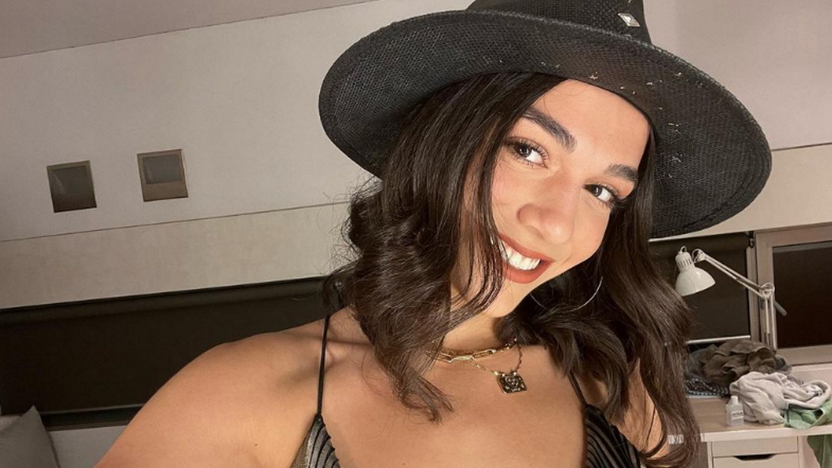 Μελίνα Νικολαΐδη: Ακολουθεί τα trends του TikTok και κάνει το «What I have in my bag»