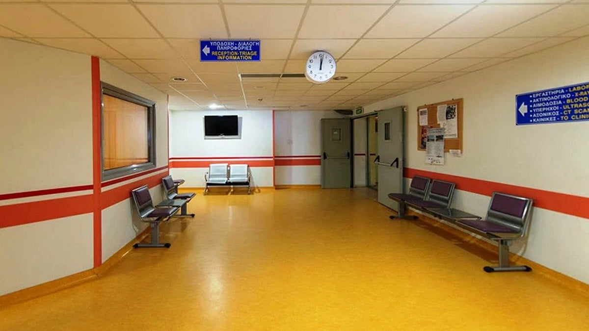 Ρέθυμνο: Χωρίς κλιματισμό το νοσοκομείο – Με βεντάλιες και ανεμιστήρες οι ασθενείς