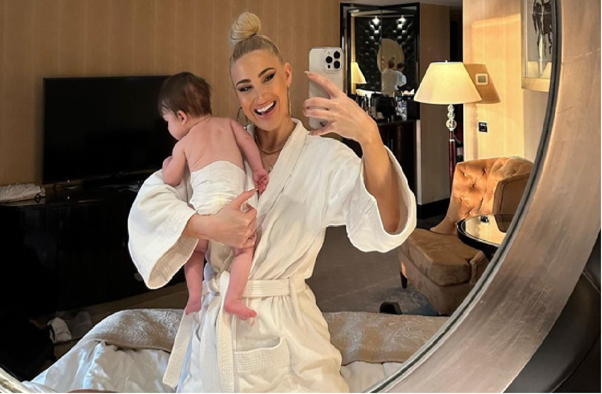 Ιωάννα Τούνη: Απαντά στα αρνητικά σχόλια για το βίντεο με τον δημόσιο θηλασμό – «Στο Twitter ξύδι»