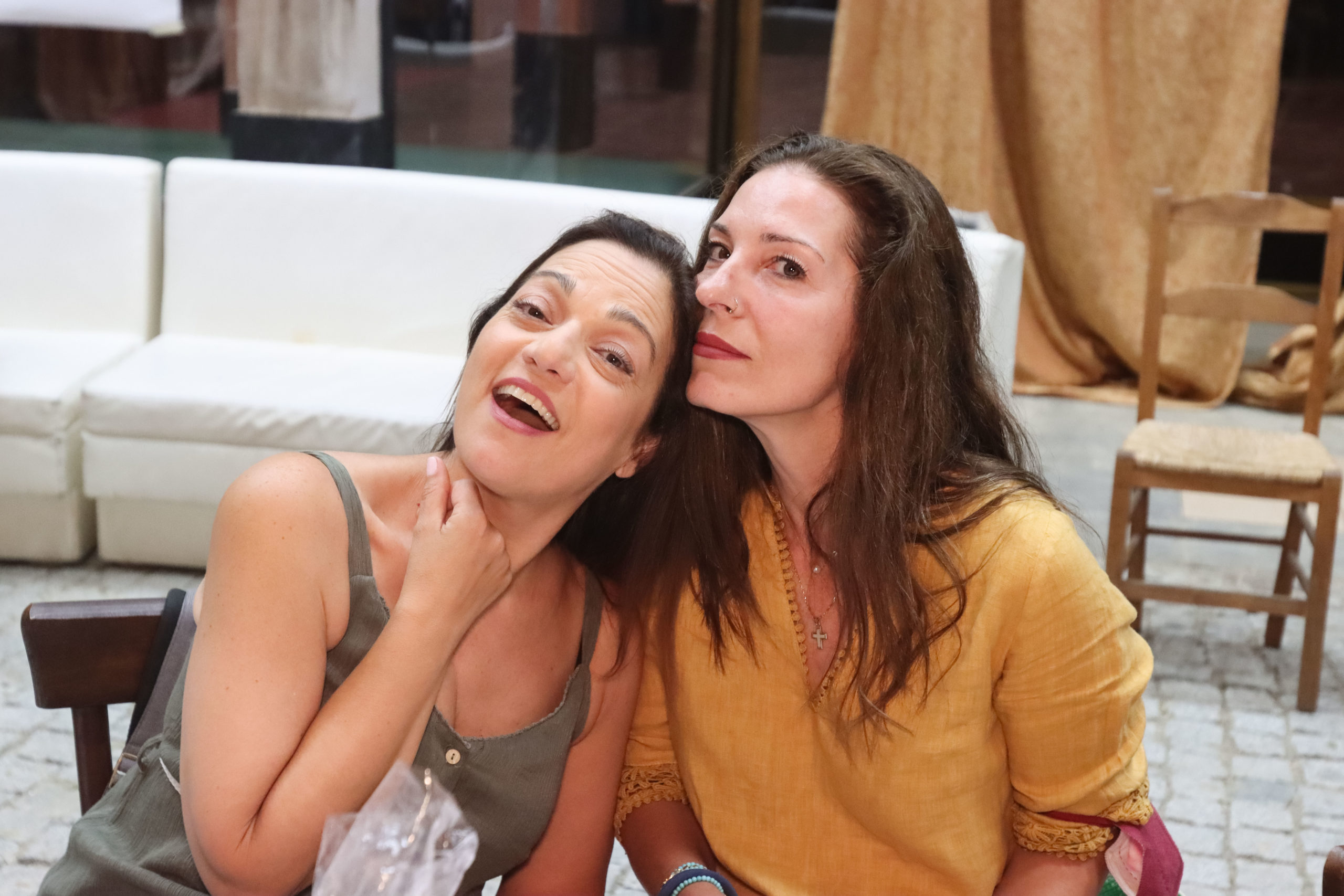 νέα δραματική σειρά του ΣΚΑΪ, «Οι Πανθέοι». 